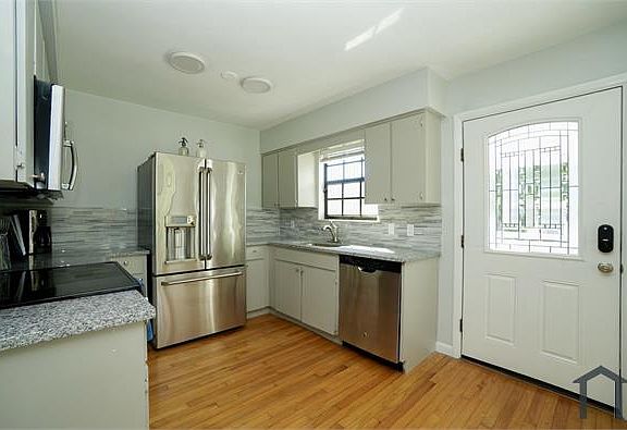 3rd image of 1816 W Flora St #3