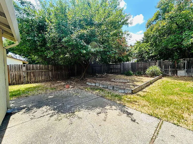 3609 Huntsman Dr — Photo 20