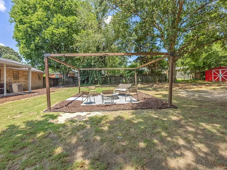 1504 Melanie Ln — Photo 27
