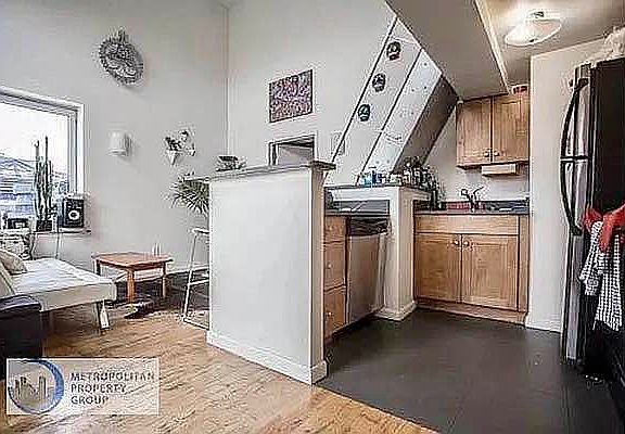 3rd image of 56 Saint Marks Pl APT 9B