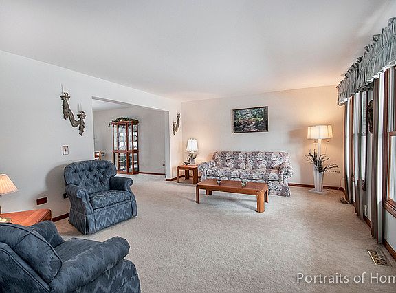5th image of 42W520 Foxfield Dr