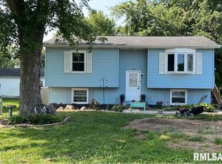 106 E 2nd St, Wilton, IA 52778