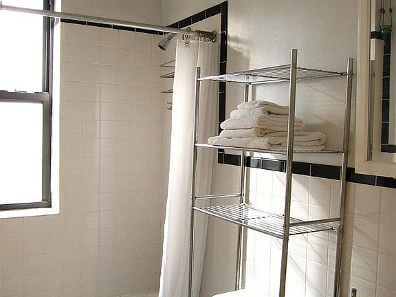5th image of 461 W 44th St APT 6F