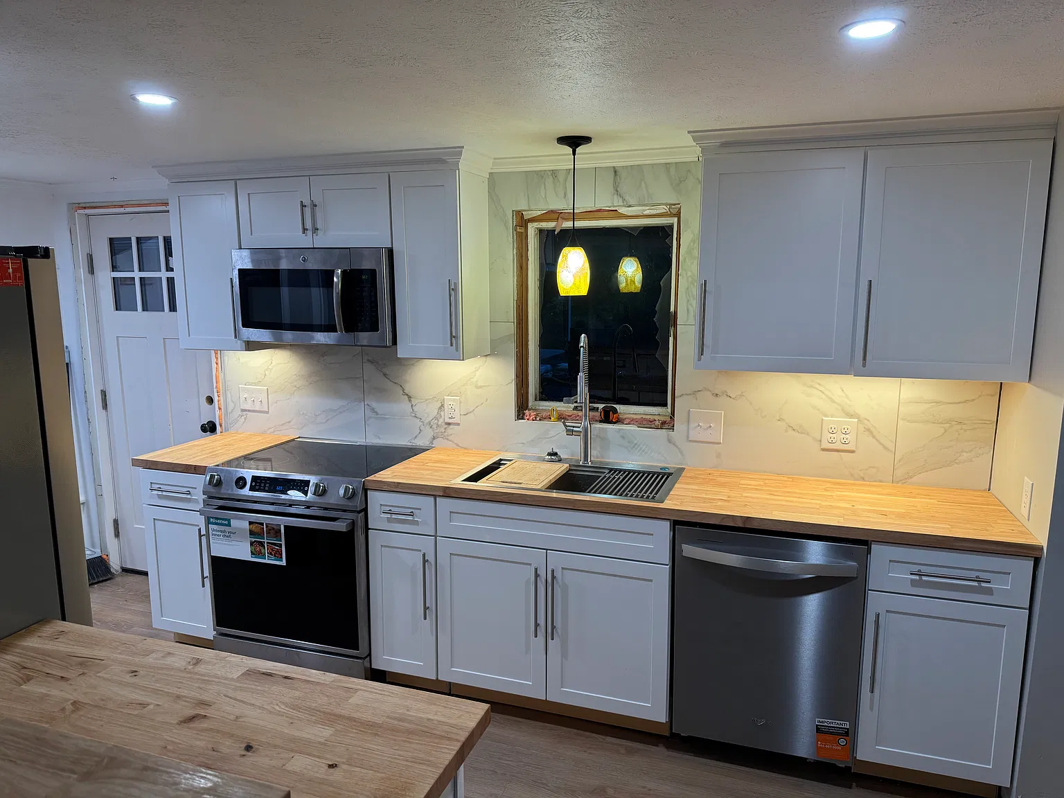 3 bed, 1.5 bath, 1800 sqft, $2,900 — Photo 3