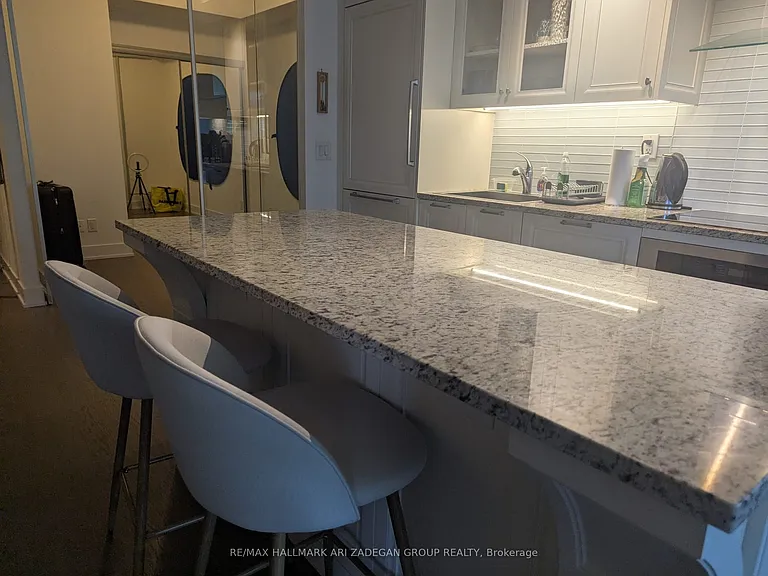 3018 Yonge St #514 — Photo 4