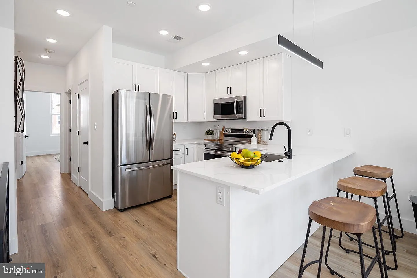 3 bed, 2304 sqft, $2,200 — Photo 1