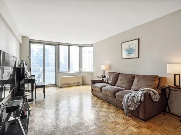 500 W 43rd St APT 19C, New York, NY 10036