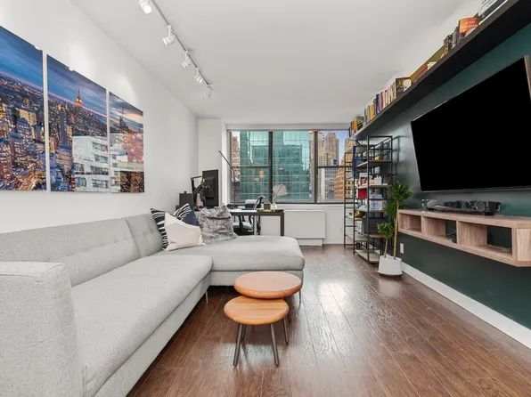 301 East 45th Street image 1 of 6