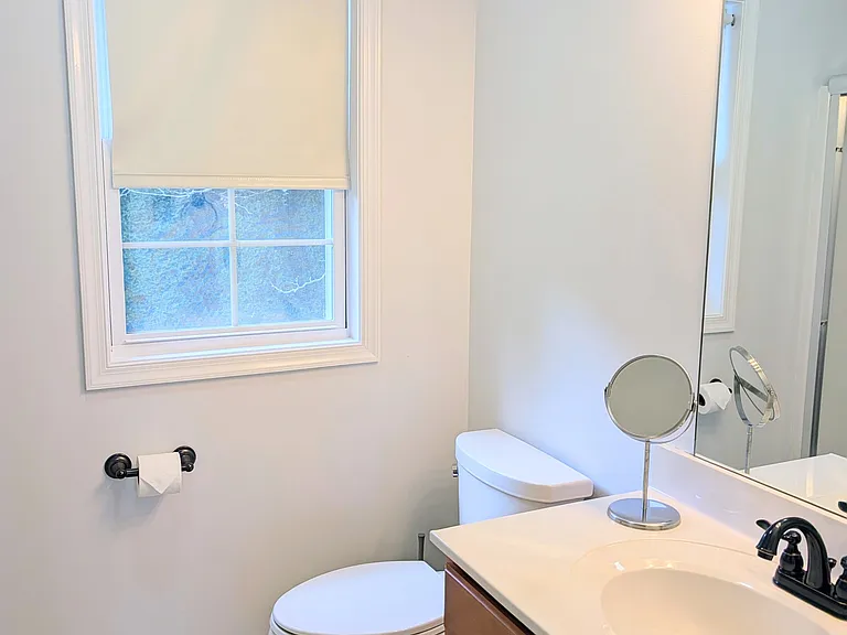 1702 James Ave — Photo 18