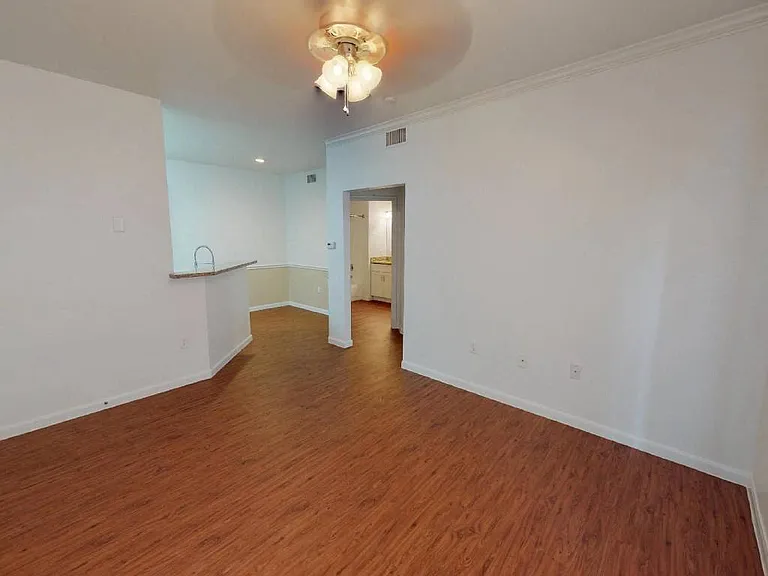 The Whittington Apartments — Photo 8