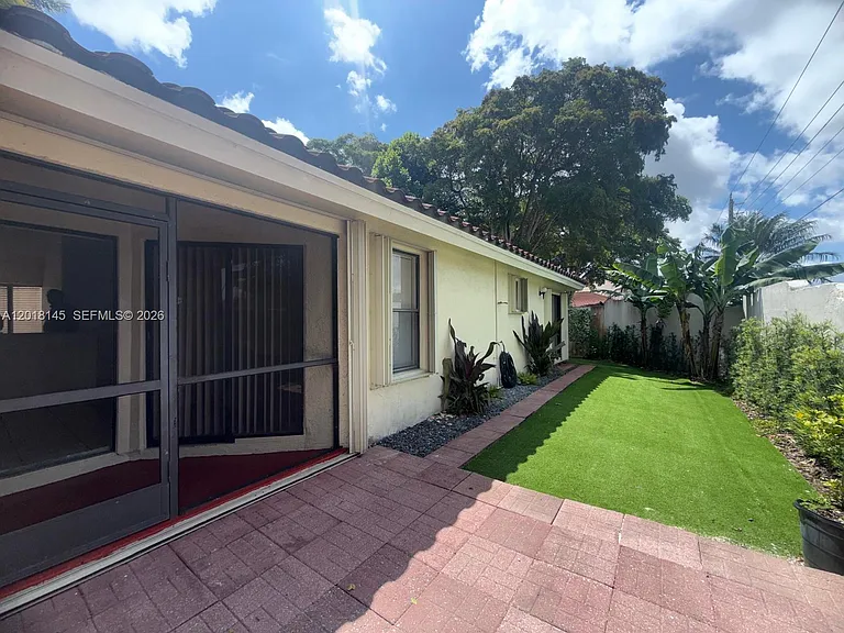 1004 San Remo Cir — Photo 25