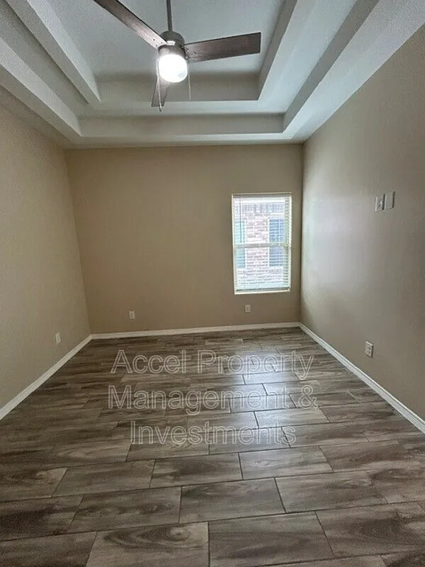 1008 W La Pointe Ave — Photo 4