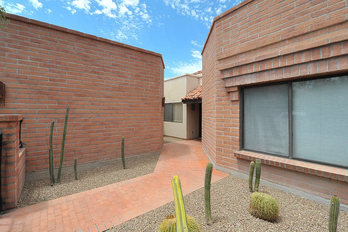 Foothills Living — Photo 3