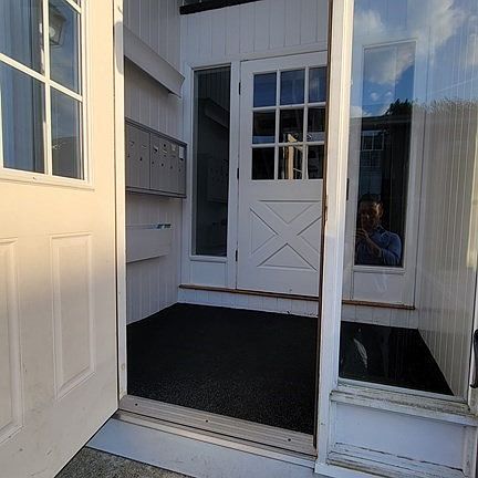 2nd image of 8 Woodcrest Ct APT 5