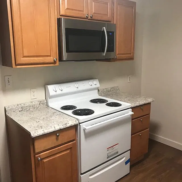 3 bed, 1400 sqft, $2,500 — Photo 4
