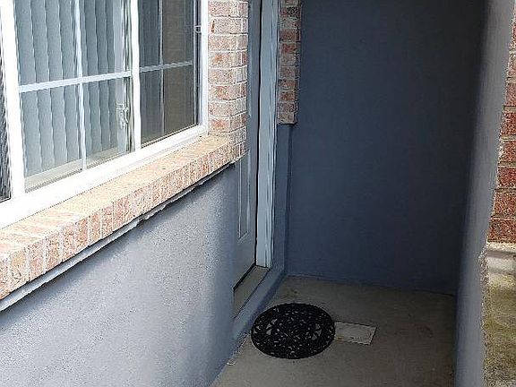 3rd image of 23 Chesterfield Ln Floor 1