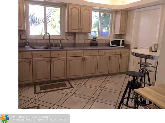 5th image of 2501 NE 55th St