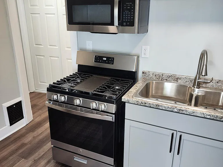 83 Grand Ave #4 — Photo 2