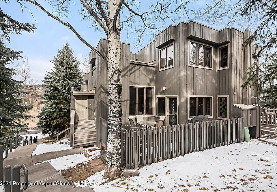 374 Meadow Ranch Dr