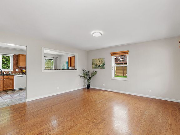 3rd image of 1000 Woodside Dr