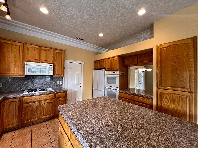 1021 Pepper Ln — Photo 11