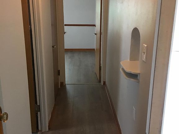 Hallway to bedrooms