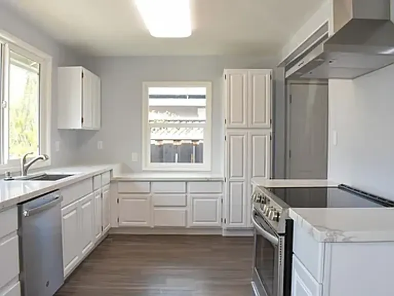 306 Mercy St — Photo 9