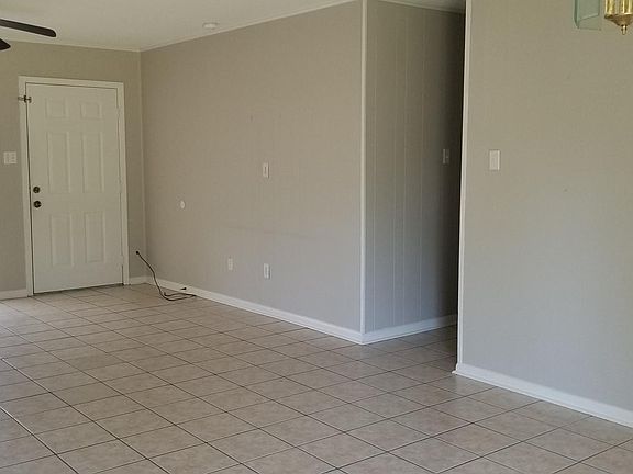 3rd image of 1900 Linda Ave