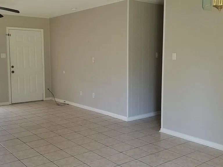 1900 Linda Ave — Photo 3