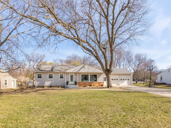 1920 Pleasant Dr, Cedar Falls, IA 50613