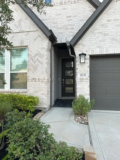 4 bed, 3.5 bath, $3,200 — Photo 3