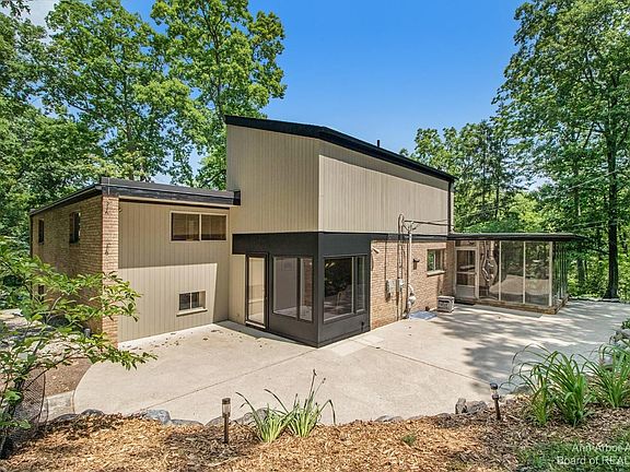 2nd image of 2270 Glendaloch Rd
