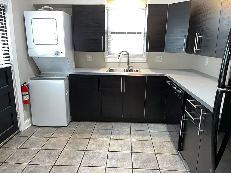 Hunter Ave — Photo 16