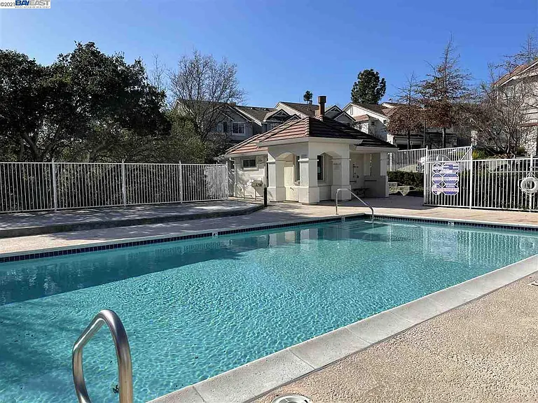 Shadowhill Cir — Photo 2
