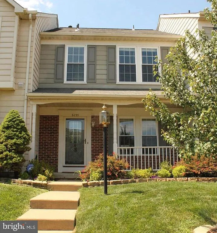 3 bed, 2.5 bath, 1640 sqft, $3,300 — Photo 1