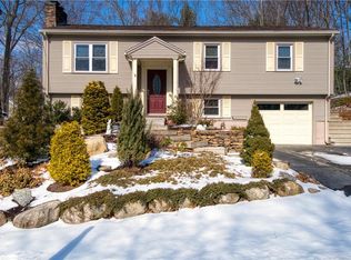 18 Apple Valley Pkwy, Smithfield, RI 02828