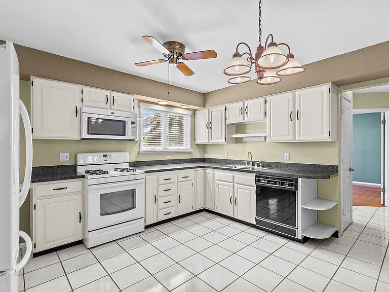 10010 Mayo Dr — Photo 7