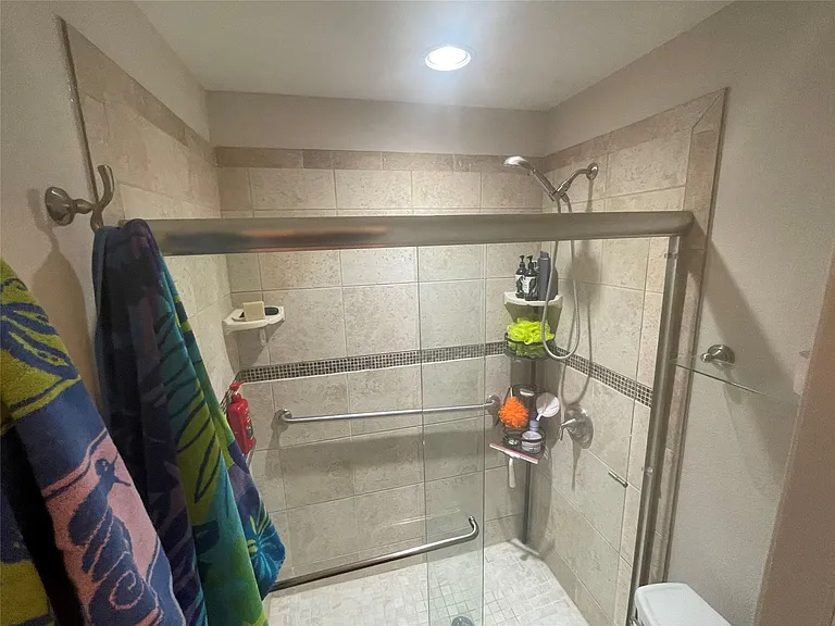 817 Bullock St — Photo 14