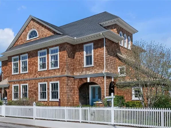 70 Peirce St, East Greenwich, RI 02818