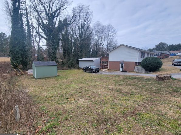340 Hillandale St, Cornelia, GA 30531