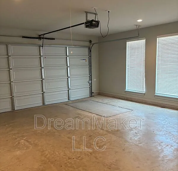 5225 E Maple Rd — Photo 14