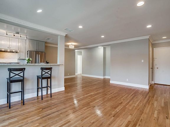 4th image of 1211 N Detroit St #21
