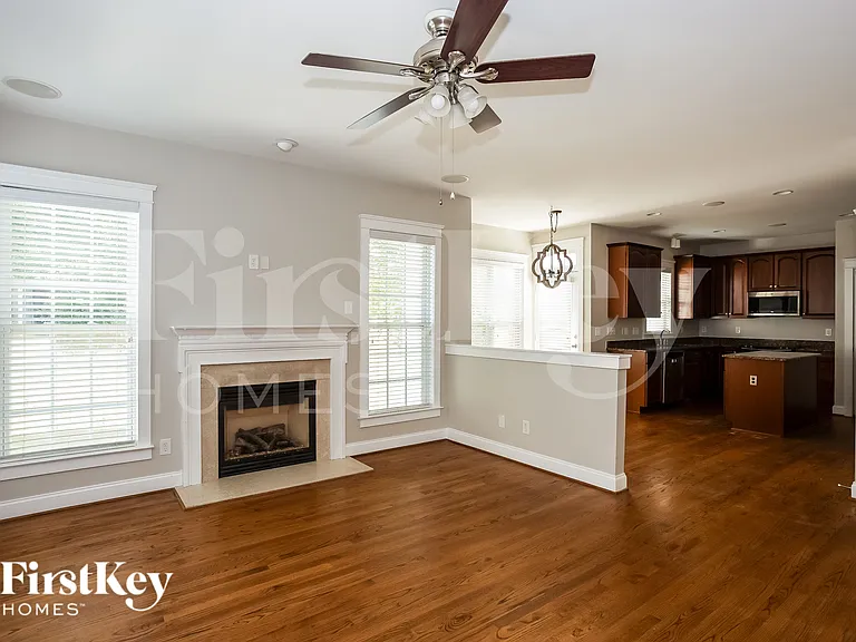 125 E Fenway Ave — Photo 3