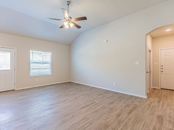 5th image of 358 Emma Dr