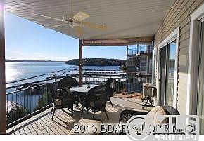 Deck with Expansi ve Views