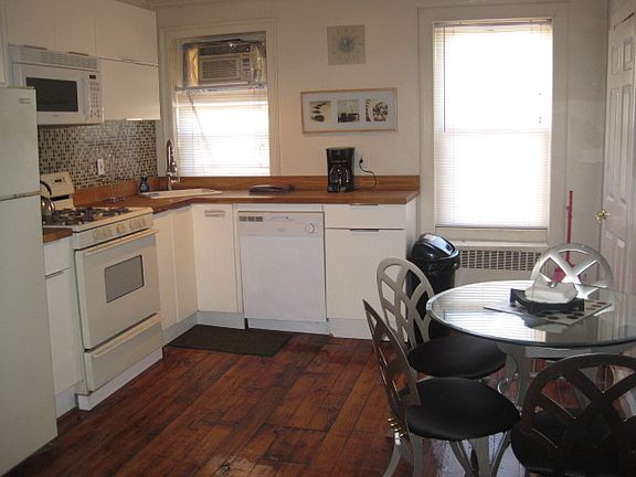 3rd image of 135 14th St #4