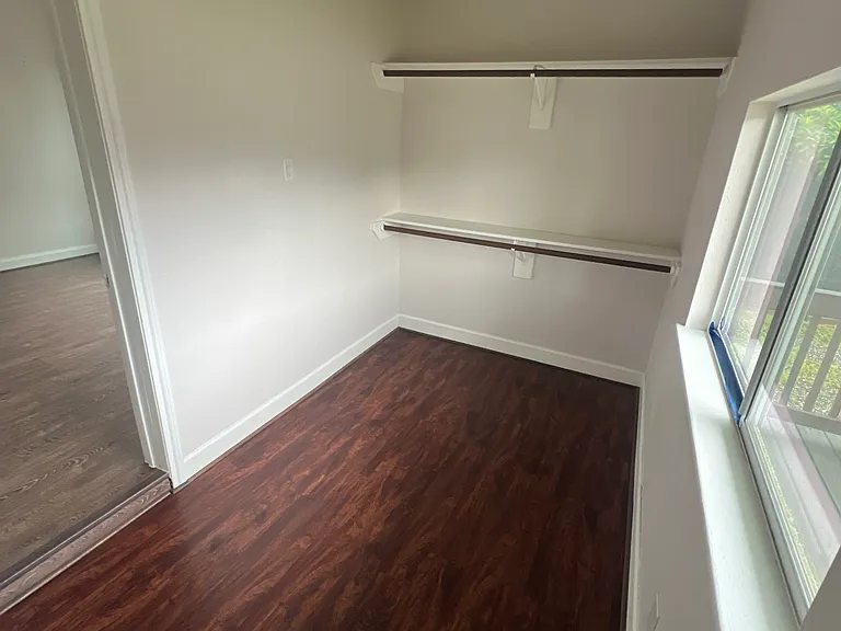 2305 Lorraine St — Photo 12