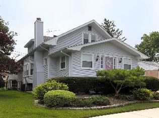 511 W Wing St, Arlington Heights, IL 60005