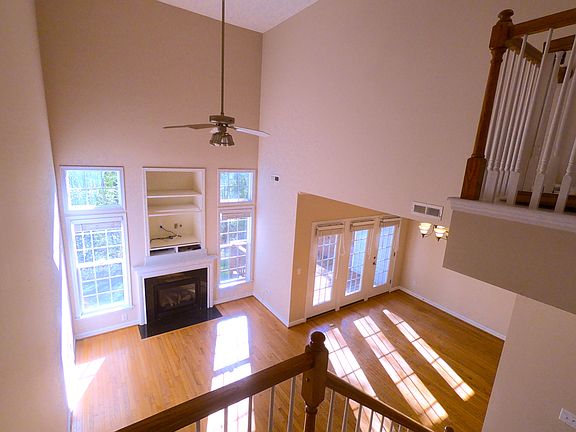 3rd image of 816 Saratoga Dr