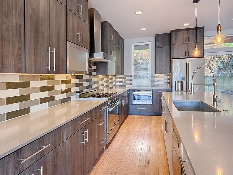 5028 Puget Blvd SW — Photo 2